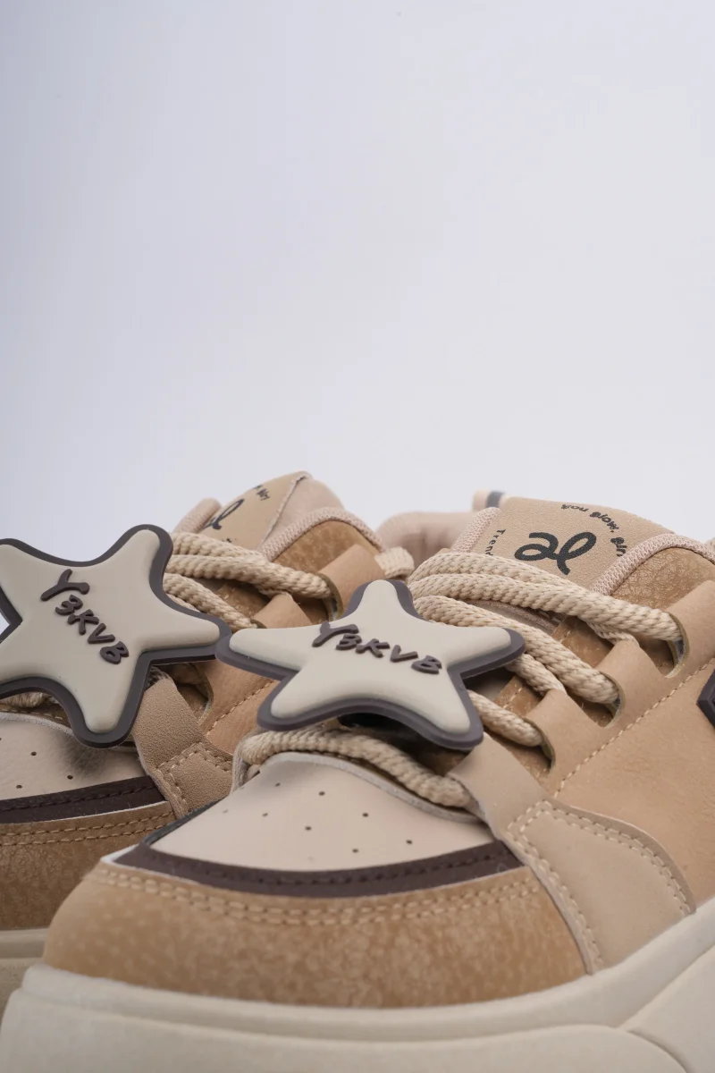 Tenis kaki y accesorios - Imagen 5