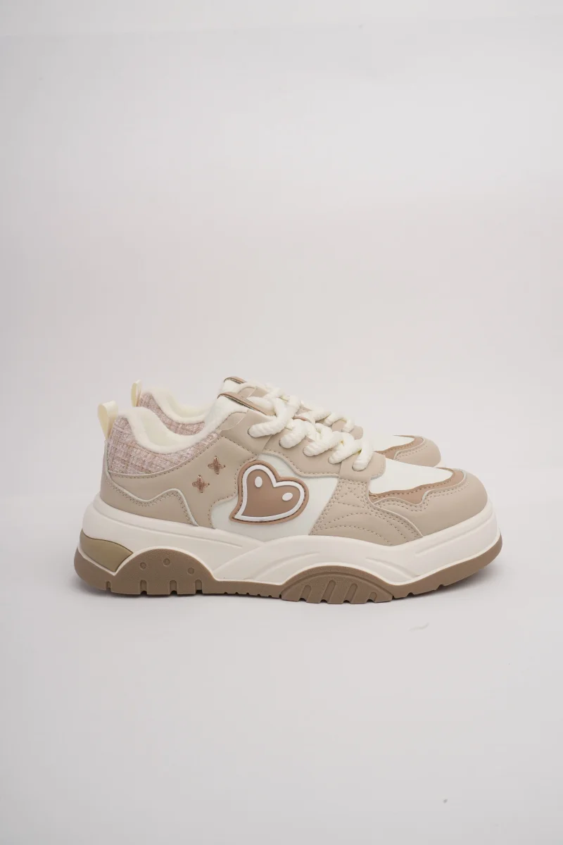 Tenis blancos x corazón café - Imagen 3